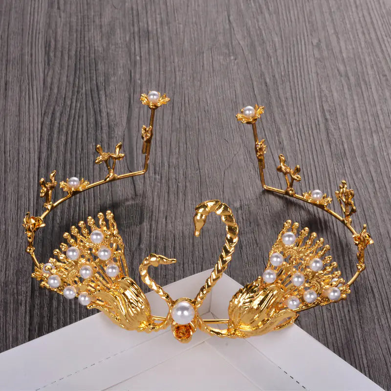 Large Swan Crown Cake Baking Decoration (Gold)