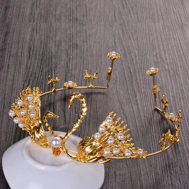 Large Swan Crown Cake Baking Decoration (Gold)