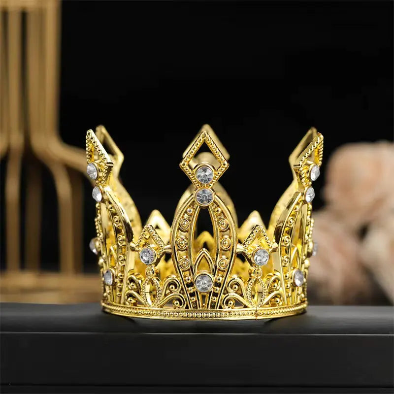 Wholesale Plastic Mini Crown Decor for Kids' Cakes