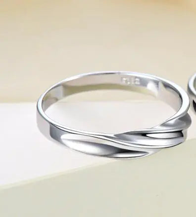 Mobius Strip Simple Couple Ring in 925 Sterling Silver