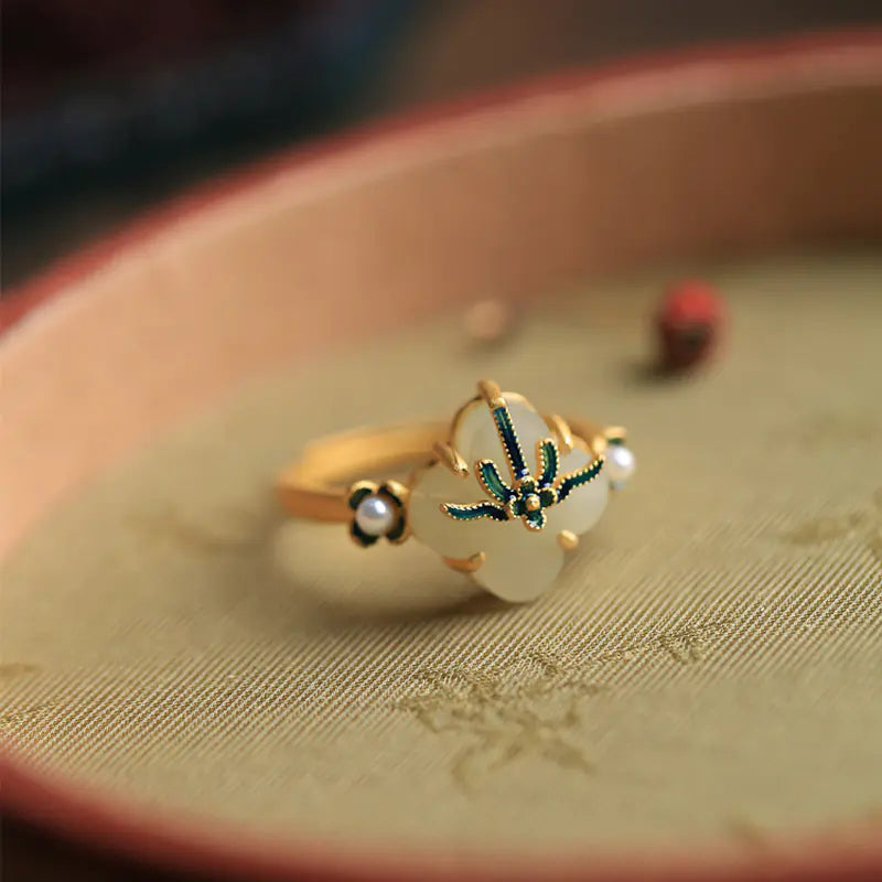 Retro High-Grade Ring with Luxury Design