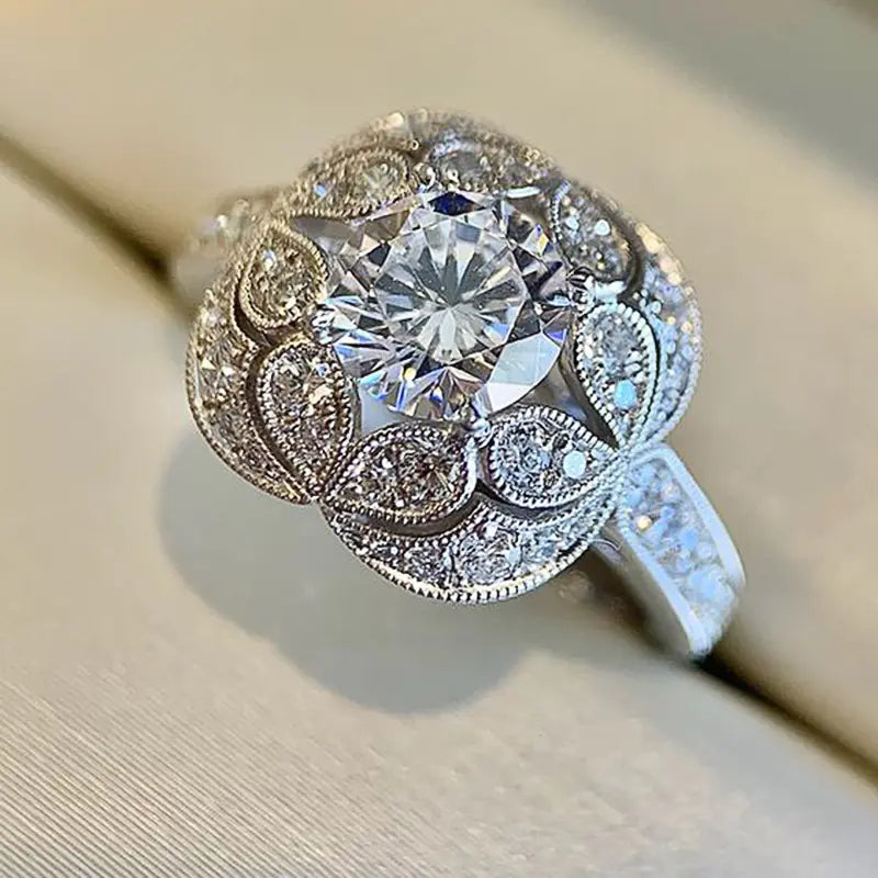 Vintage Floral Zircon Ring for Fashion Lovers