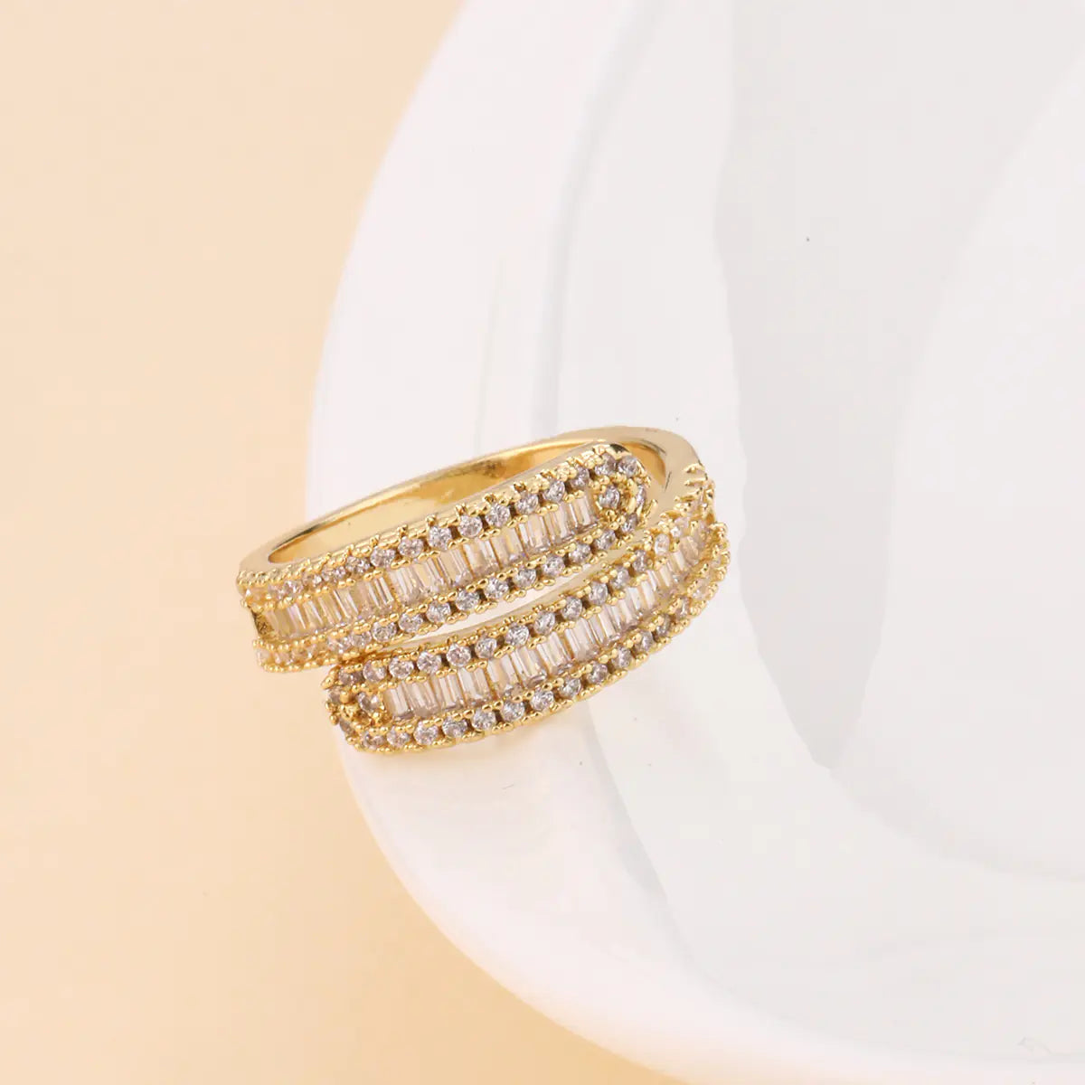 Copper Inlaid Zircon Eye-catching Luxury Ring