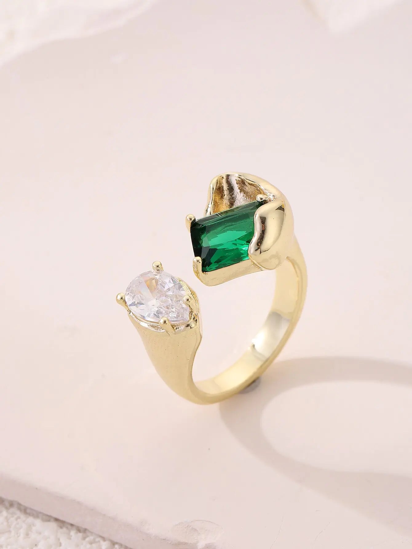 Emerald Elegant Ring for Women's Fashion