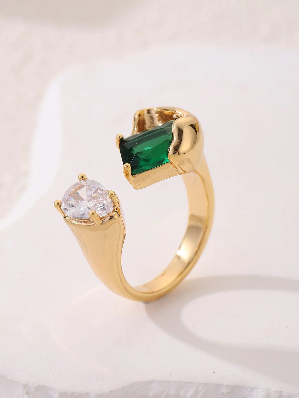 Emerald Elegant Ring for Women's Fashion