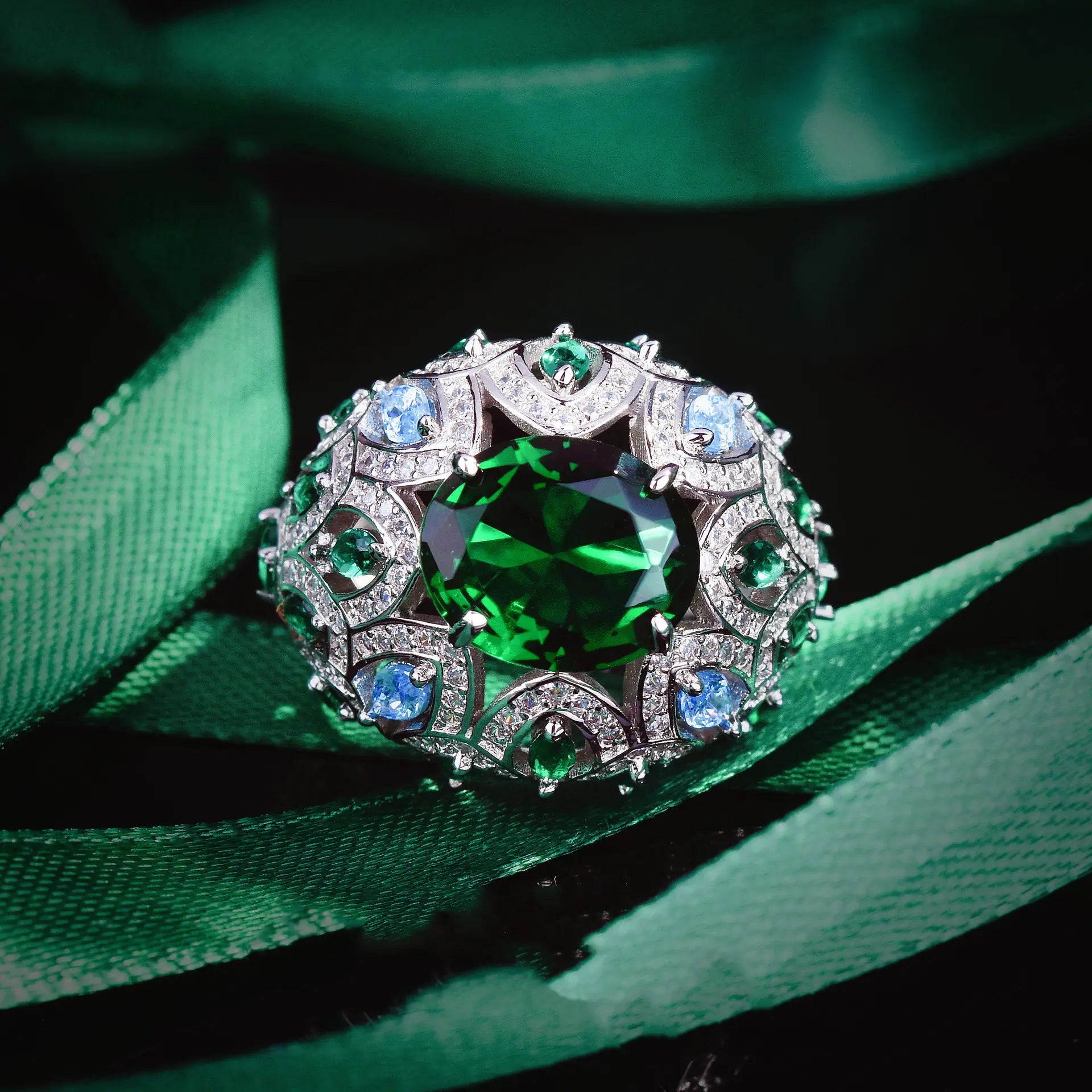 "King's Luxury Emerald Gemstone Ring for All Lives"