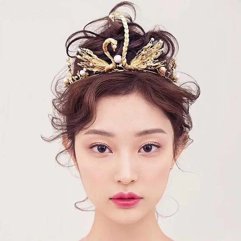 Large Swan Crown Cake Baking Decoration (Gold)