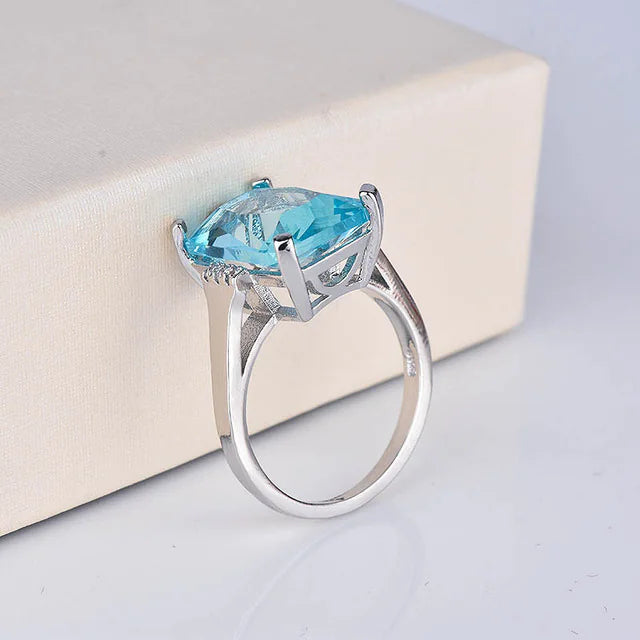 Fashionable Luxury Topaz Engagement Ring with Sapphire
