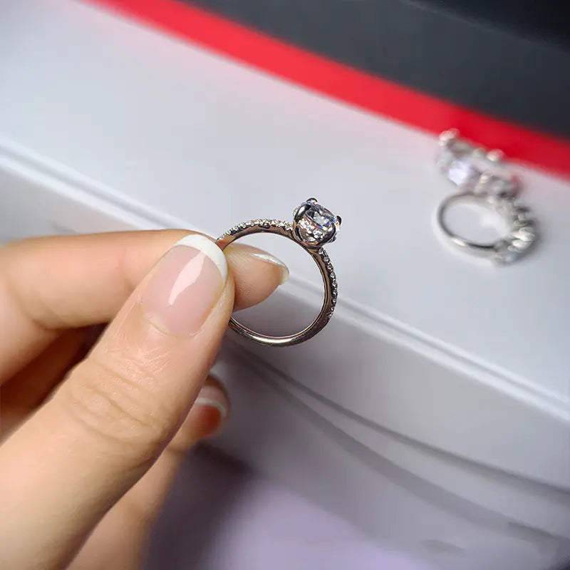 2020 Creative Classic Minimalist Round Zirconia Ring